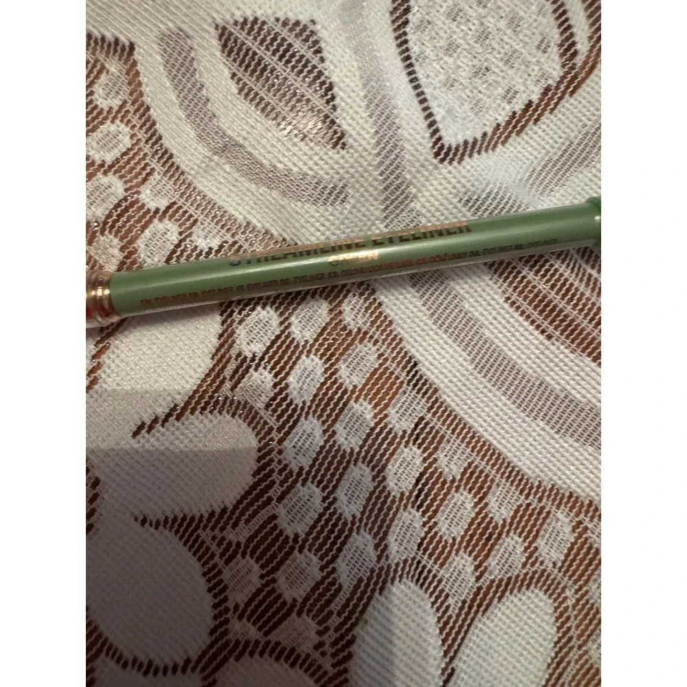 Makeup Revolution London Streamline Eyeliner Green with Smudger 1.2g